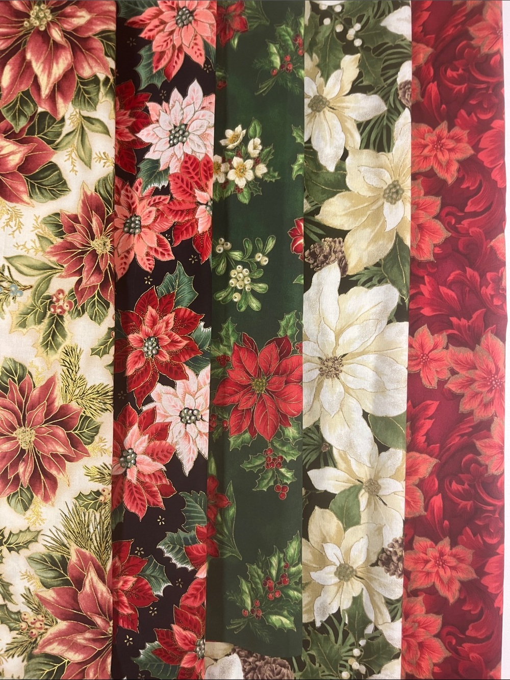 Lot of 6 Pieces Scraps Holiday Poinsettia Cotton Fabric Christmas Quilting Quilt